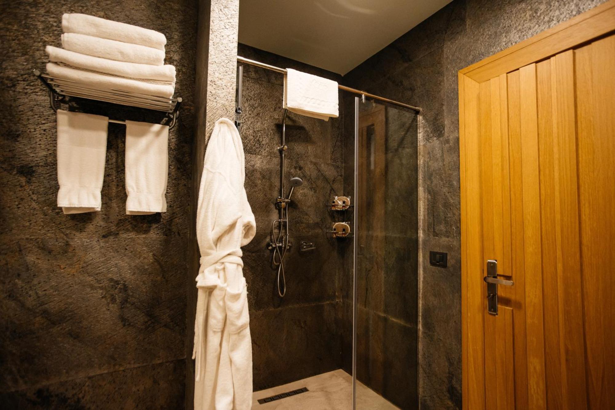 فندق Shirvanshah 5*